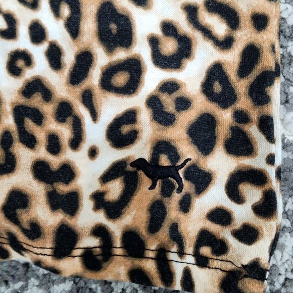 PINK Victoria secret printed women's size medium shirt - Picture 5 of 7